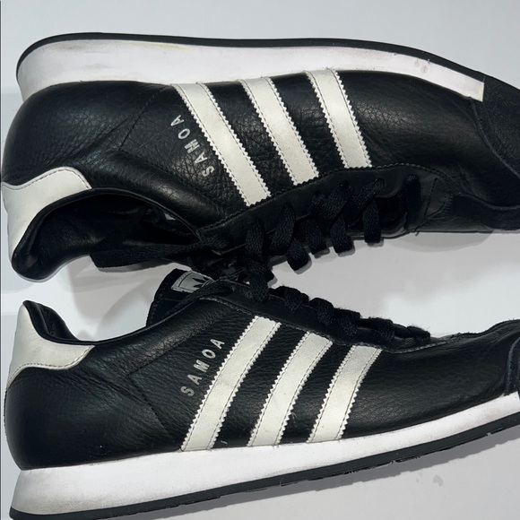 Vintage Adidas Classic Black and White Trainers - Picture 4 of 11